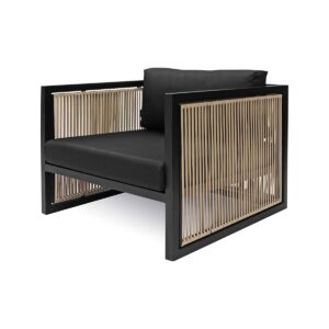 Poltrona Porto em Corda Sintética. A Poltrona é elaborada com estrutura de alumínio revestido de corda sintética